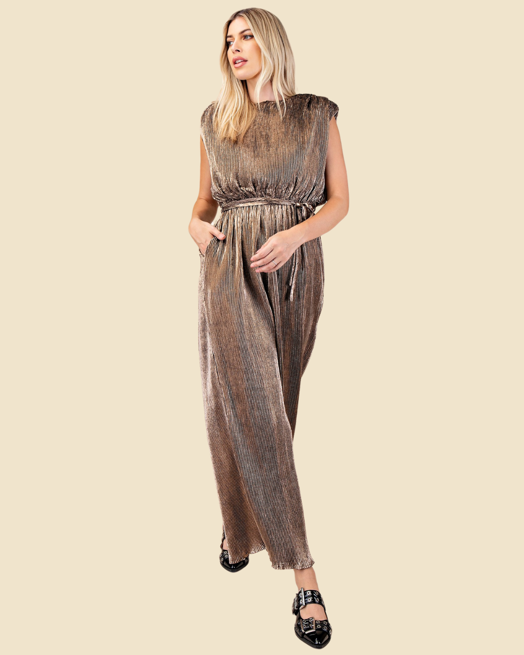 ROUND NECK PLEATED JUMPSUIT