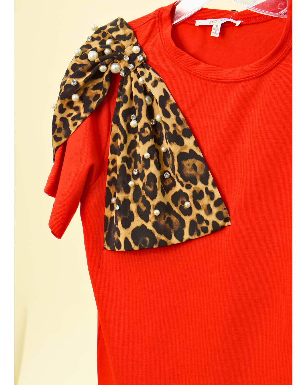 ANIMAL PRINT RIBBON T-SHIRT